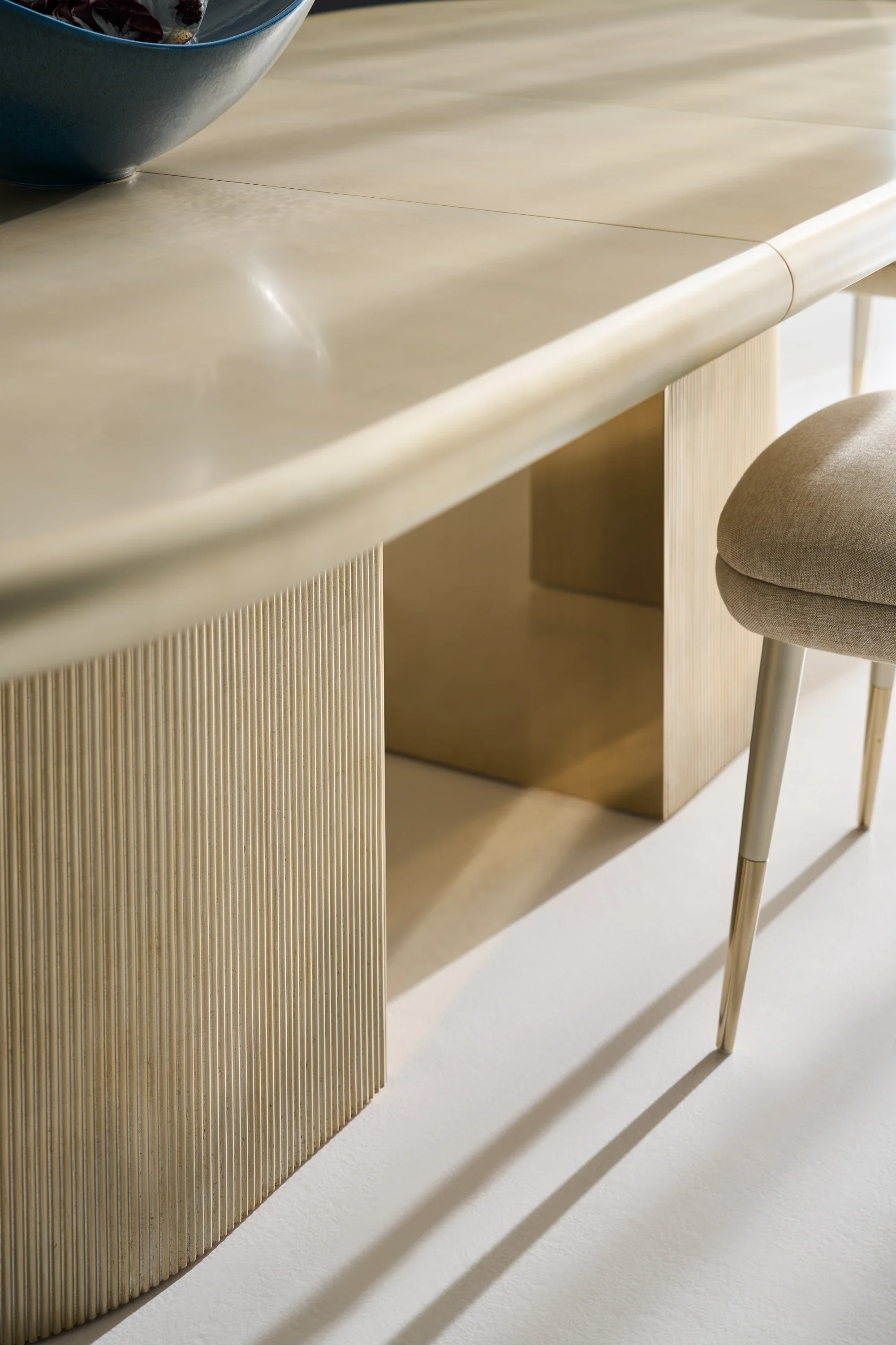 Love Dining Table -Oracle - Image 3
