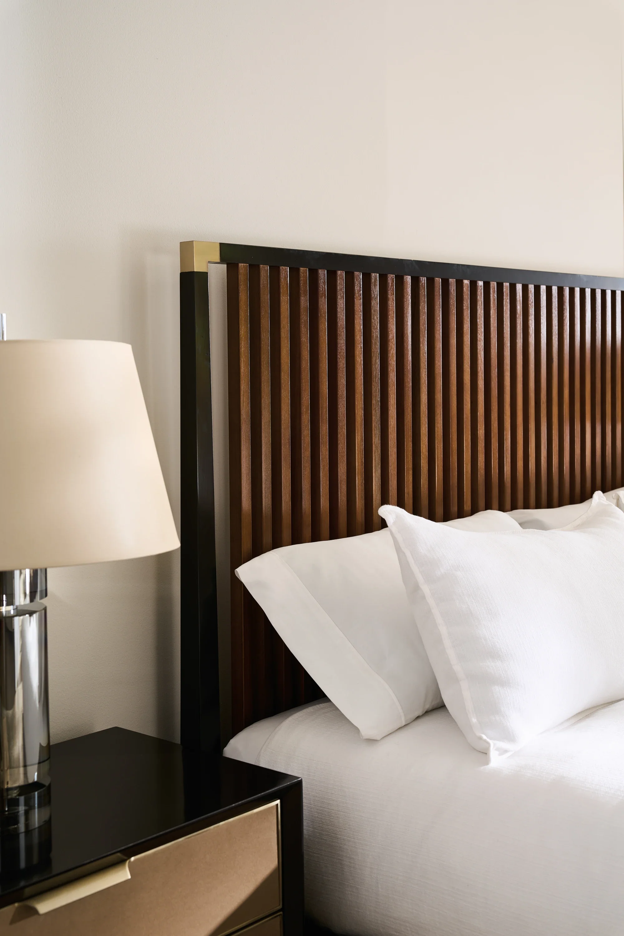 Pinstripe Kg Bed Dark Fb - Image 3