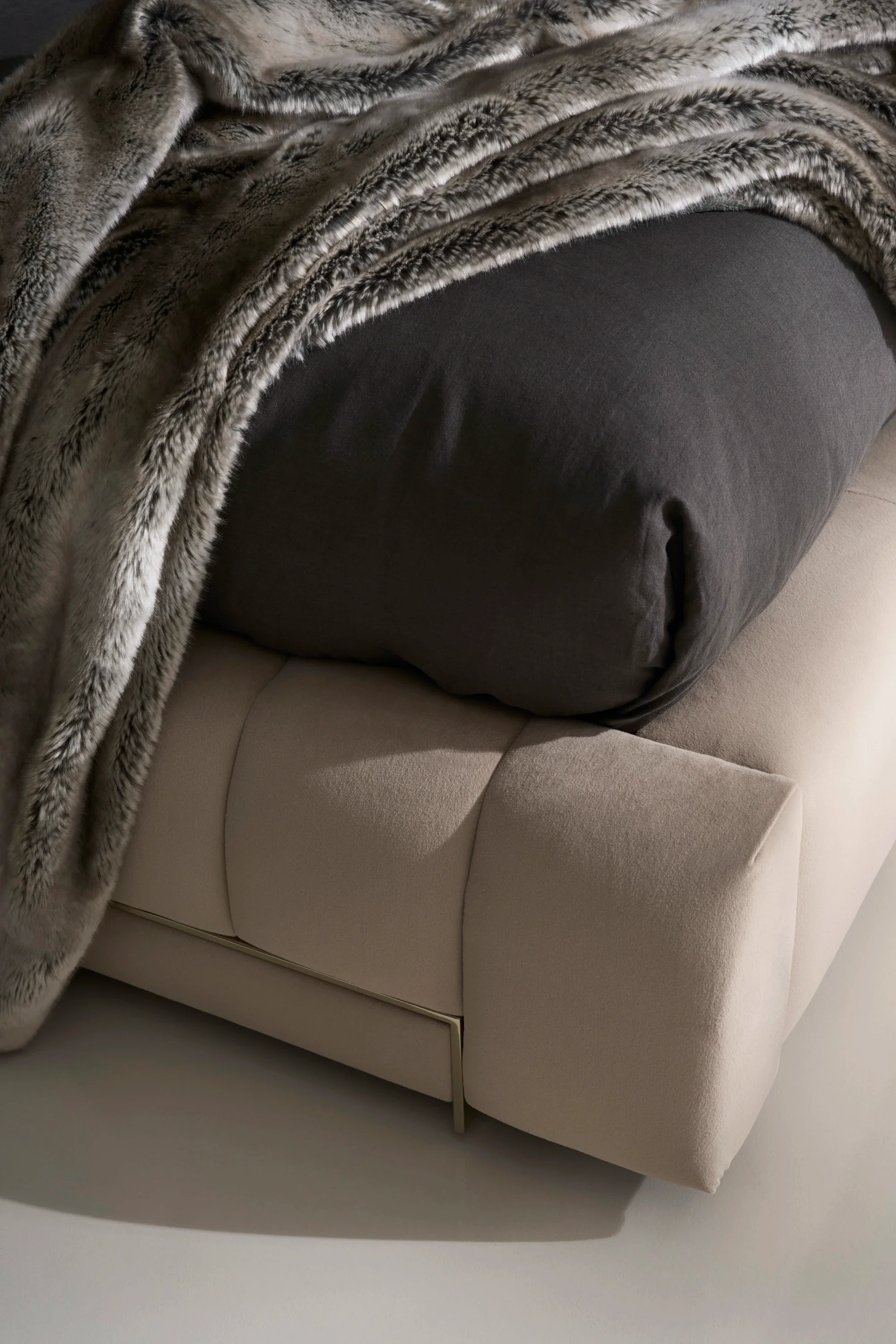 Well Balanced Qn Bed Hb Ecru - Image 3