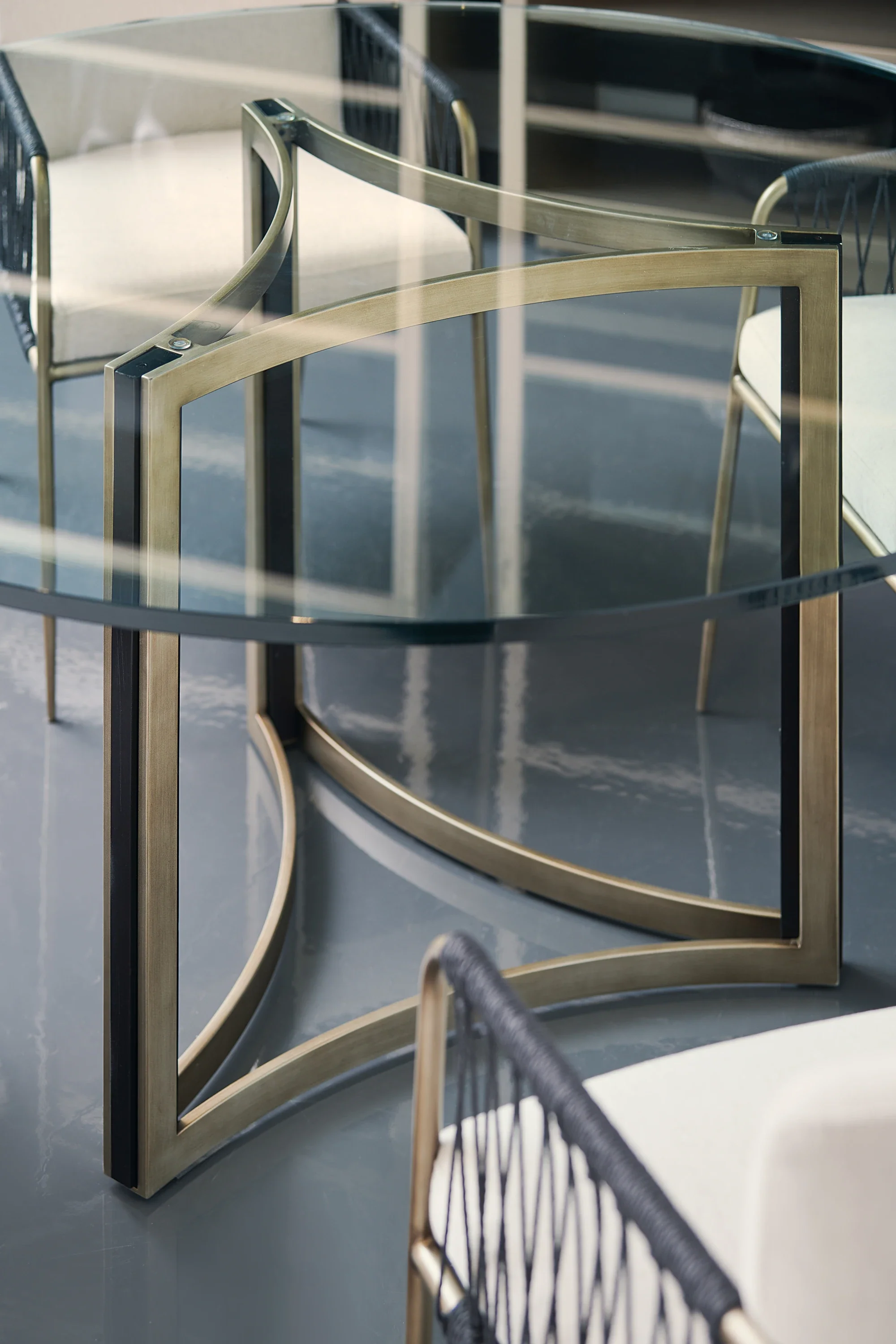 54 Rnd Glass Top 1/2T Flat Edg - Image 3