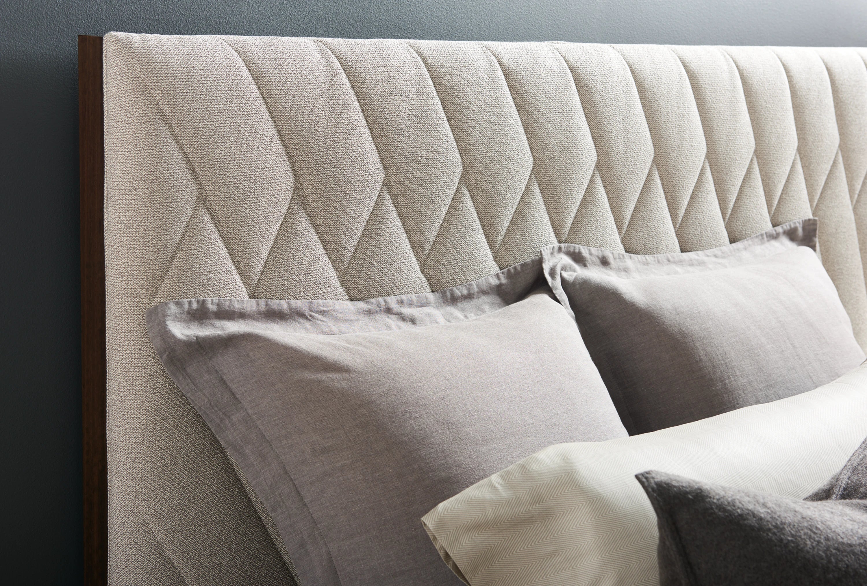 Moderne Bed Cal King - Image 4