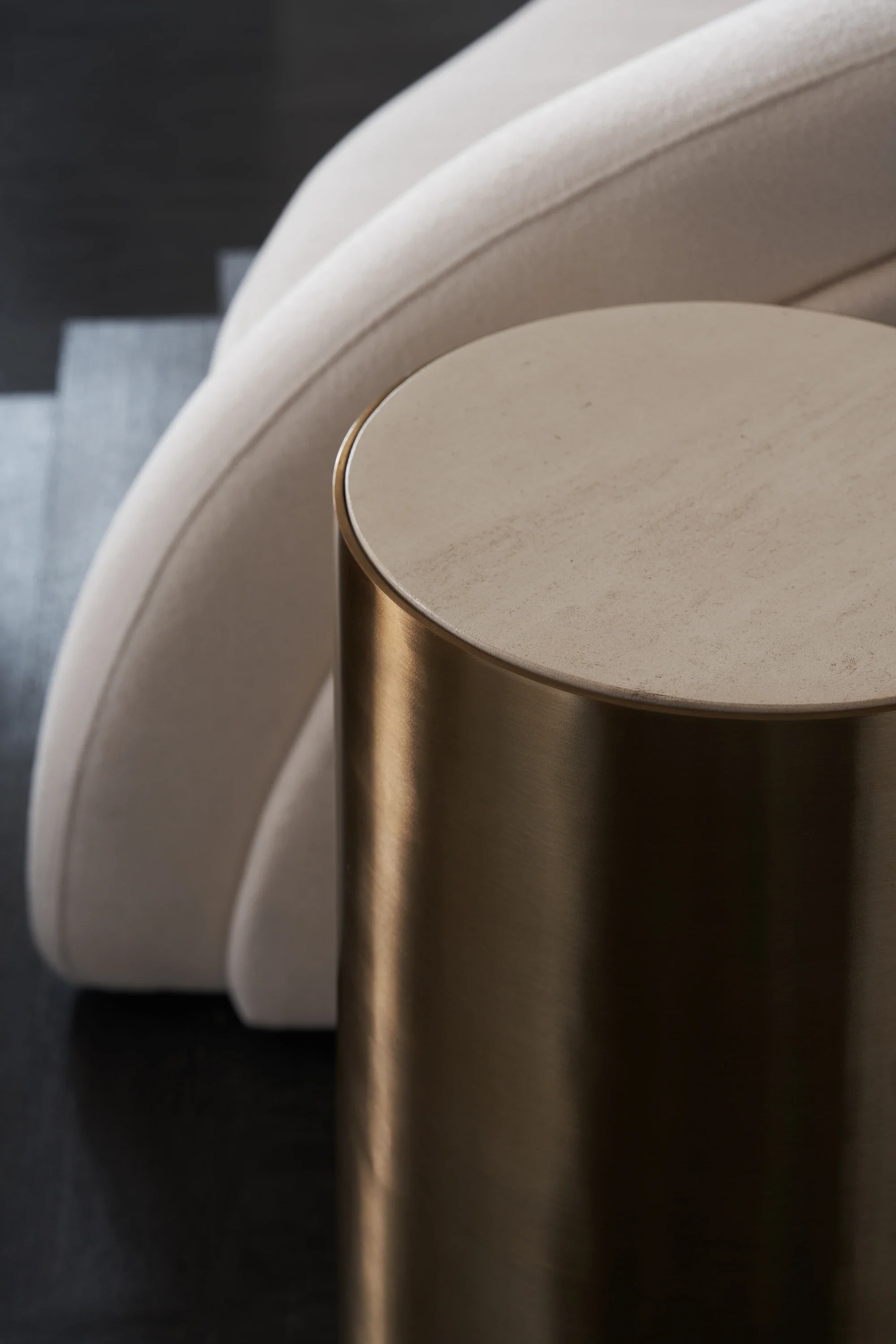Contrast Light Spot Table - Image 3
