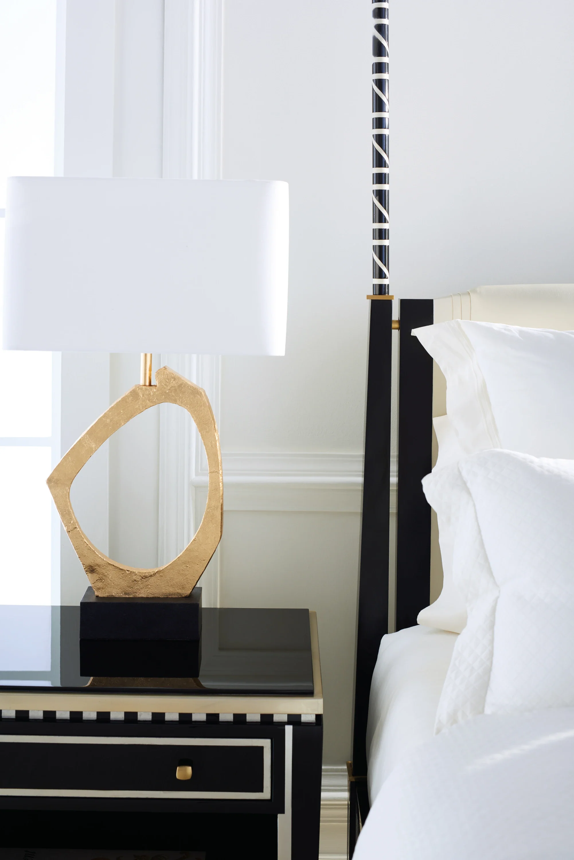 The Couturier Canopy Bed Kg - Image 4